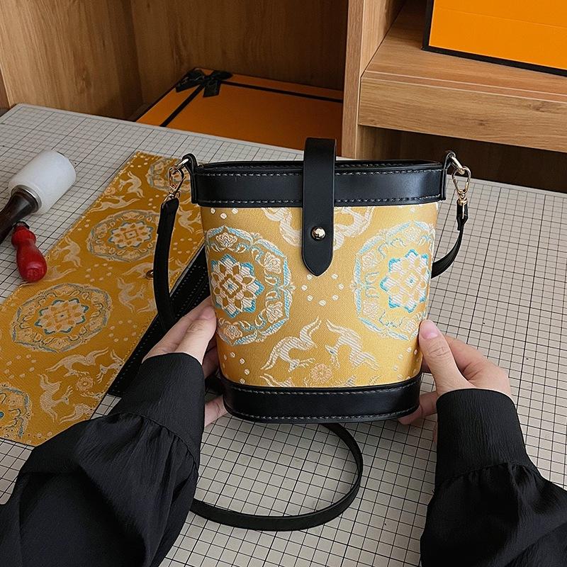 DIY Knitted Bag - Pink Vintage - Leatherwork Patterns review and price