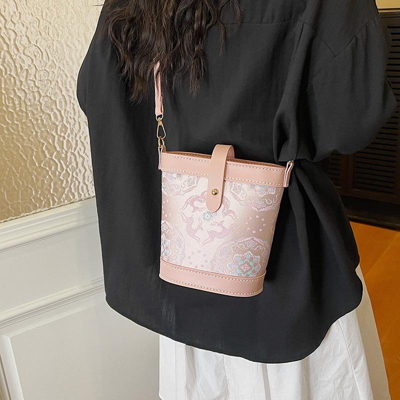 DIY Knitted Bag - Pink Vintage - Leatherwork Patterns review and price